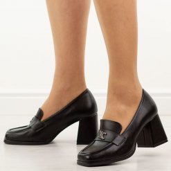 Czarne półbuty damskie na słupku Potocki 12783. Czarne półbuty wsuwane POTOCKI, na jesień, z aplikacjami, z materiału, biznesowe, bez obcasa, na obcasie. Za 189.00 zł.