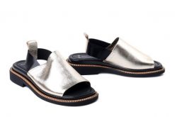 BOMBONELLA G029 58 T2554-1 33 czarno-złoty, sandały damskie. Żółte sandały Bombonella, bez wzorów, ze skóry, bez obcasa, na obcasie, bez zapięcia. Za 191.17 zł.