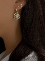 Les Favorites Pozłacane kolczyki-kreole z cyrkoniami rozmiar: onesize. Żółte kolczyki Les Favorites, z cyrkonią, pozłacane. Za 86.99 zł.