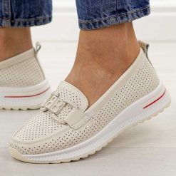 Beżowe ażurowane skórzane półbuty damskie T.Sokolski w26-604. Brązowe półbuty wsuwane Sokolski, na jesień, w ażurowe wzory, z jeansu, eleganckie, z okrągłym noskiem, bez obcasa, na płaskiej podeszwie. Za 199.00 zł.