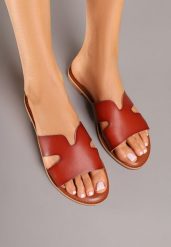 Brązowe Klapki z Ozdobnymi Wycięciami Etellori. Brązowe klapki Renee, bez wzorów, eleganckie, bez obcasa, na płaskiej podeszwie, bez zapięcia. Za 69.99 zł.