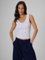 4F Top slim z prążkowanej dzianiny damski - biały S. Białe topy 4f, s, bez wzorów, z bawełny, bez kołnierzyka, bez ramiączek. W wyprzedaży za 39.99 zł.