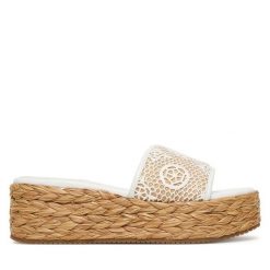 Espadryle Guess. Białe espadryle Guess, z aplikacjami, bez obcasa. Za 519.99 zł.