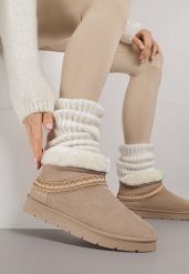 Ciemnobeżowe Wsuwane Śniegowce z Imitacji Zamszu Zdobione Haftem i Futerkiem Zetesse. Brązowe śniegowce Born2be, z aplikacjami, z jeansu, bez zapięcia. Za 99.99 zł.