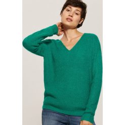 Sweter z dekoltem w serek - Zielony. Zielone swetry House. Za 69.99 zł.
