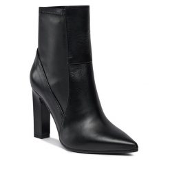Botki Baldowski. Czarne botki Baldowski, bez wzorów, bez obcasa, na słupku, bez zapięcia. Za 479.99 zł.