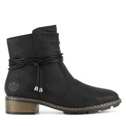 Botki Rieker. Czarne botki Rieker, bez wzorów, bez obcasa, na płaskiej podeszwie, bez zapięcia. Za 339.99 zł.