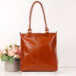 Torebka skórzana damska DAN-A T177 camel. Brązowe torebki klasyczne DAN-A, bez wzorów, ze skóry, duże, bez dodatków. Za 379.99 zł.