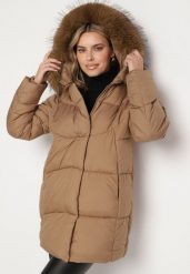 Ciemnobeżowa Pikowana Kurtka z Kapturem z Odpinanym Futrem i Wiązanym Paskiem Issaronia. Brązowe kurtki Born2be, xl, bez wzorów, z jeansu, eleganckie, z kapturem. Za 149.99 zł.