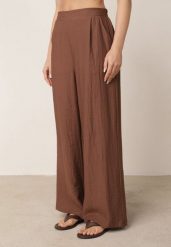 Brązowe Strukturalne Spodnie Casual o Szerokim Kroju z Wysokim Stanem Sofede. Brązowe jeansy Born2be, l, bez wzorów, z jeansu, casualowe, z podwyższonym stanem, krótkie. Za 89.99 zł.