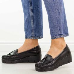 Czarne skórzane mokasyny damskie Vinceza 39990. Czarne mokasyny VINCEZA, bez wzorów, z jeansu, z okrągłym noskiem. Za 219.00 zł.