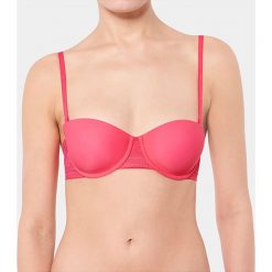 Biustonosz "Zero Lace" w kolorze różowym. Czerwone biustonosze Triumph & Sloggi, bez wzorów, z koronki. W wyprzedaży za 65.95 zł.