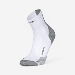 Skarpetki do biegania Kiprun Run 900 średnie cienkie. Białe skarpetki KIPRUN, bez wzorów, z materiału. Za 39.99 zł.