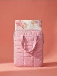 Pikowana torba na laptopa - różowy. Czerwone torby na laptopa Sinsay, bez wzorów, pikowane. Za 35.99 zł.