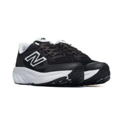 Buty sportowe New Balance UTRNWF. Czarne buty do biegania New Balance, bez wzorów, z gumy, bez zapięcia, do biegania. Za 462.14 zł.