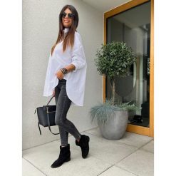 Koszula Oversize White. Białe koszule ClothStore, bez wzorów, z bawełny, klasyczne, z asymetrycznym kołnierzem, bez ramiączek. Za 169.00 zł.