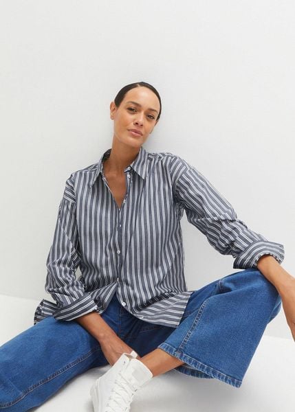 Bluzka koszulowa oversize z czystej bawełny. Niebieskie bluzki bonprix, bez wzorów, z bawełny, bez kołnierzyka, bez ramiączek. Za 99.99 zł.