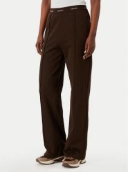 Calvin Klein Jeans Spodnie dresowe LV047G253G Brązowy ciemny Relaxed Fit. Brązowe spodnie dresowe Calvin Klein Jeans, bez wzorów, z bawełny. Za 409.99 zł.
