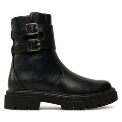 Botki ONLY. Czarne botki ONLY, bez wzorów, bez obcasa, na płaskiej podeszwie, bez zapięcia. Za 199.99 zł.