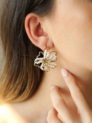 Charlize Pozłacane kolczyki-wkrętki z kryształami i cyrkoniami rozmiar: onesize. Białe kolczyki Charlize, z cyrkonią, pozłacane. Za 96.14 zł.