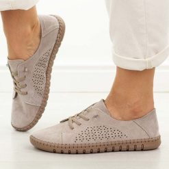 Beżowe skórzane półbuty damskie Evento 9771. Brązowe półbuty wsuwane eVento, na lato, w ażurowe wzory, z jeansu, biznesowe, z okrągłym noskiem, bez obcasa. Za 219.00 zł.