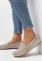 Jasnobeżowe Mokasyny Thalothee. Brązowe mokasyny Born2be, w ażurowe wzory, ze skóry, z okrągłym noskiem. Za 99.99 zł.