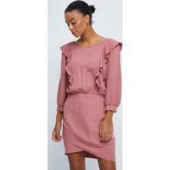 Medicine sukienka kolor różowy mini dopasowana. Czerwone sukienki MEDICINE, l, bez wzorów, z materiału, bez kołnierzyka, bez ramiączek, mini, dopasowane. Za 139.90 zł.