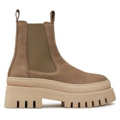 Sztyblety Tamaris. Szare botki Tamaris, bez wzorów, bez obcasa, na płaskiej podeszwie, bez zapięcia. Za 249.99 zł.