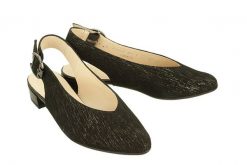COMFORTABEL 730412-1 schwarz, czółenka damskie. Czarne czółenka Comfortabel, bez wzorów, bez obcasa, na obcasie, bez zapięcia. Za 164.95 zł.