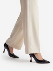 Nine West Czółenka CEO-AMANI-01 Czarny. Czarne czółenka Nine West, bez wzorów, bez obcasa, bez zapięcia. Za 249.99 zł.