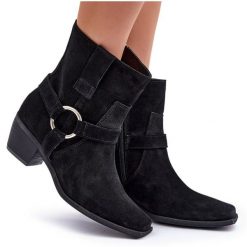 Botki Z Naturalnego Zamszu Na Obcasie Zazoo 3444/2 Czarne. Czarne botki z aplikacjami, eleganckie, bez obcasa, na obcasie, bez zapięcia. Za 655.57 zł.