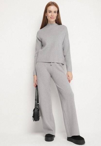 Szary Prążkowany Komplet Dzianinowy Szerokie Spodnie i Sweter z Półgolfem Fenitiva. Szare swetry Born2be, l, bez wzorów, z dzianiny, bez ramiączek. Za 149.99 zł.