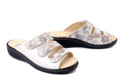 DR. BRINKMANN 700734-08 beige, klapki damskie. Brązowe klapki Dr. Brinkmann, bez wzorów, ze skóry, bez obcasa, bez zapięcia. Za 280.42 zł.