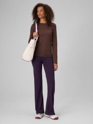 4F Legginsy dzianinowe z rozszerzanymi nogawkami damskie - fioletowe L. Fioletowe legginsy 4f, bez wzorów, z dzianiny. Za 149.99 zł.