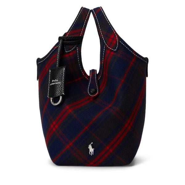 Torebka Polo Ralph Lauren. Torebki klasyczne Polo Ralph Lauren, bez wzorów, klasyczne, bez dodatków. Za 2,699.00 zł.