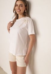 Biały Bawełniany T-shirt z Ozdobną Aplikacją z Perełek i Cyrkonii Haidea. Białe t-shirty Born2be, l, z aplikacjami, z bawełny, eleganckie, bez kołnierzyka, bez ramiączek. Za 49.99 zł.
