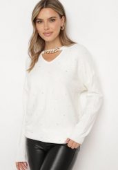 Biały Sweter z Wiskozą Wycięciem Łańcuszkiem i Cyrkoniami Riaelani. Białe swetry Born2be, uniwersalny, z aplikacjami, z jeansu, eleganckie, bez ramiączek. W wyprzedaży za 67.99 zł.