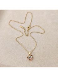 Nakkash Pozłacany naszyjnik z zawieszką - dł. 42 cm rozmiar: onesize. Żółte naszyjniki Nakkash, z materiału, z cyrkonią, pozłacane. Za 48.16 zł.