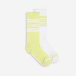 Skarpety do połowy łydki 2 sztuki. Białe skarpetki Decathlon, bez wzorów, z bawełny. Za 39.99 zł.