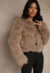 Ciemnobeżowa Futrzana Kurtka o Krótkim Kroju Zapinana na Haftki Alorith. Brązowe kurtki Renee, bez wzorów, z futra, eleganckie, bez kaptura. Za 319.99 zł.