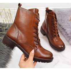 VINCEZA Botki damskie workery z ozdobami camel Vinceza 39. Brązowe botki VINCEZA, bez wzorów, bez obcasa, bez zapięcia. Za 179.99 zł.
