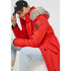 Only kurtka damska kolor czerwony przejściowa. Czerwone kurtki ONLY, l, bez wzorów, bez kaptura. Za 279.99 zł.