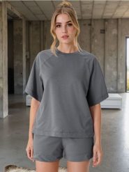 Bluza z krótkim rękawem soft touch - niebieski. Niebieskie bluzy Sinsay, l, bez wzorów, z dzianiny, bez kaptura. Za 39.99 zł.
