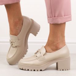 Beżowe Pu mokasyny damskie na obcasie, półbuty z łańcuchem Vinceza 10921. Brązowe mokasyny VINCEZA, bez wzorów, ze skóry, z okrągłym noskiem. W wyprzedaży za 135.20 zł.