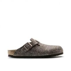 Klapki damskie Birkenstock Boston. Szare klapki Birkenstock, bez wzorów, z materiału, bez obcasa, bez zapięcia. Za 679.99 zł.