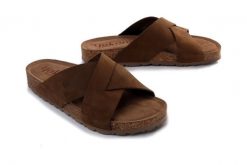YOKONO JERBA-300 NOB MOCHA, klapki damskie. Brązowe klapki Yokono, bez wzorów, ze skóry, bez obcasa, bez zapięcia. Za 189.90 zł.