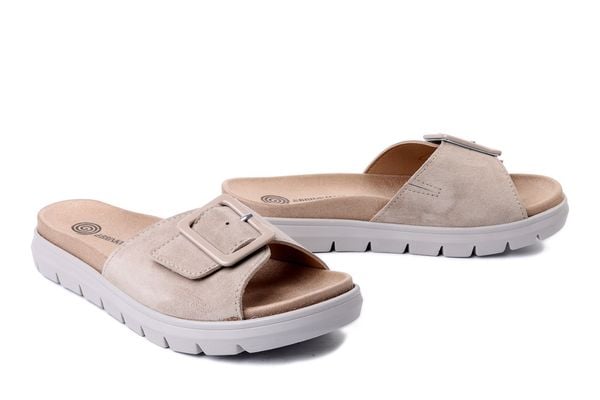 DR. BRINKMANN 700998-08 beige, klapki damskie. Brązowe klapki Dr. Brinkmann, bez wzorów, ze skóry, bez obcasa, bez zapięcia. Za 309.90 zł.