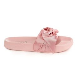 Puma Fenty klapki satynowe, srebrno-różowe. Czerwone klapki 187, bez wzorów, z materiału, casualowe, bez obcasa, na płaskiej podeszwie, bez zapięcia. Za 288.99 zł.