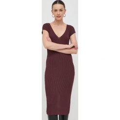 Guess sukienka kolor brązowy midi dopasowana. Brązowe sukienki Guess, l, z aplikacjami, z dzianiny, bez kołnierzyka, bez ramiączek, midi, dopasowane. Za 639.99 zł.
