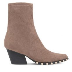 Botki JENNY. Brązowe botki Jenny, bez wzorów, bez obcasa, na słupku, bez zapięcia. Za 99.99 zł.